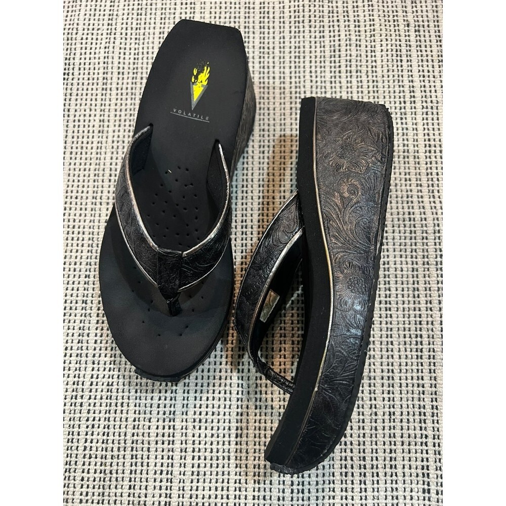 Volatile black 3ed flowers Women's Wedge Sandal size 8 - Picture 3 of 11
